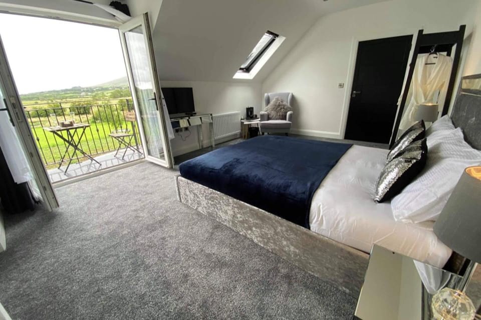 7 bedrooms, iron/ironing board, WiFi (free), bed sheets