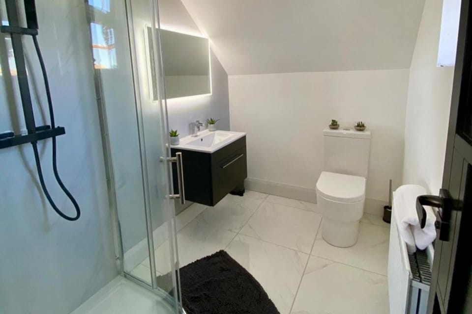 Combined shower/tub, deep soaking tub, hair dryer