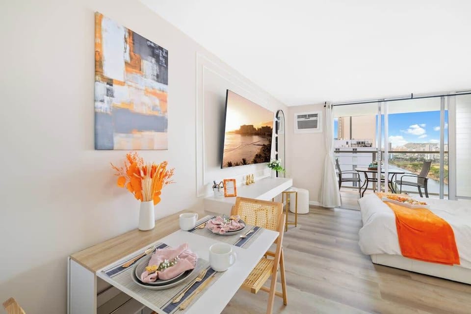 Apartment, Pool Access, Canal View (1 Bedroom) | In-room dining