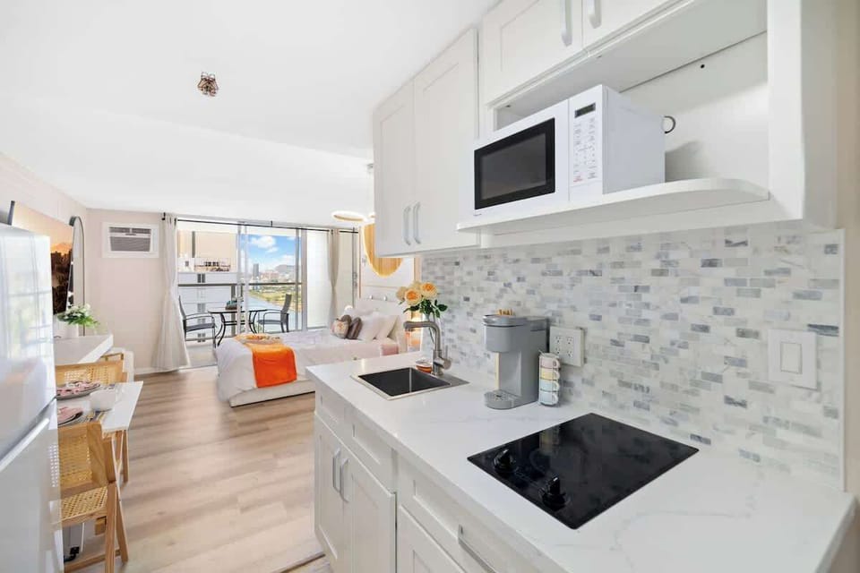 Apartment, Pool Access, Canal View (1 Bedroom) | Private kitchen | Coffee/tea maker, fridge, microwave, electric kettle