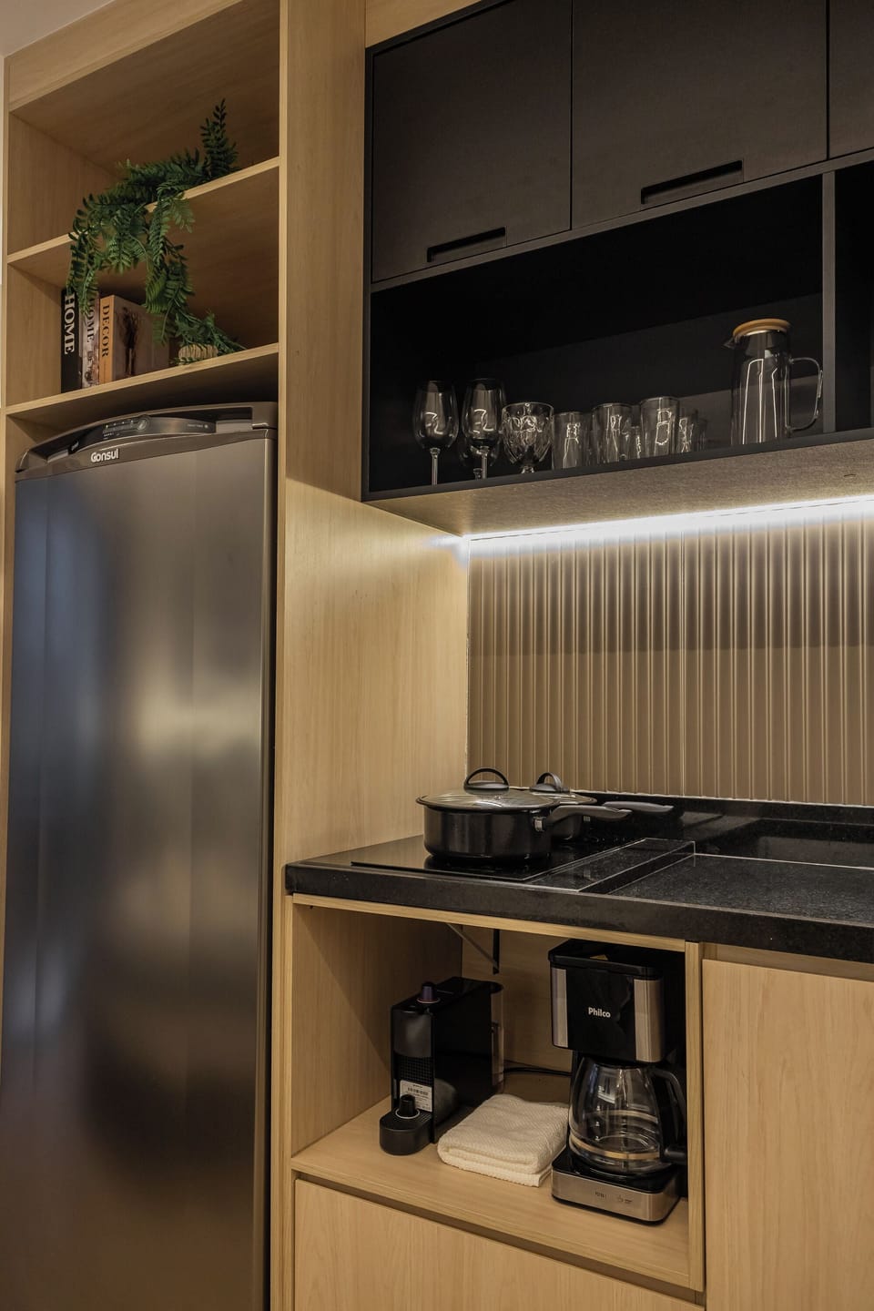 Business Apartment, 1 Double Bed, Balcony, City View | Private kitchen