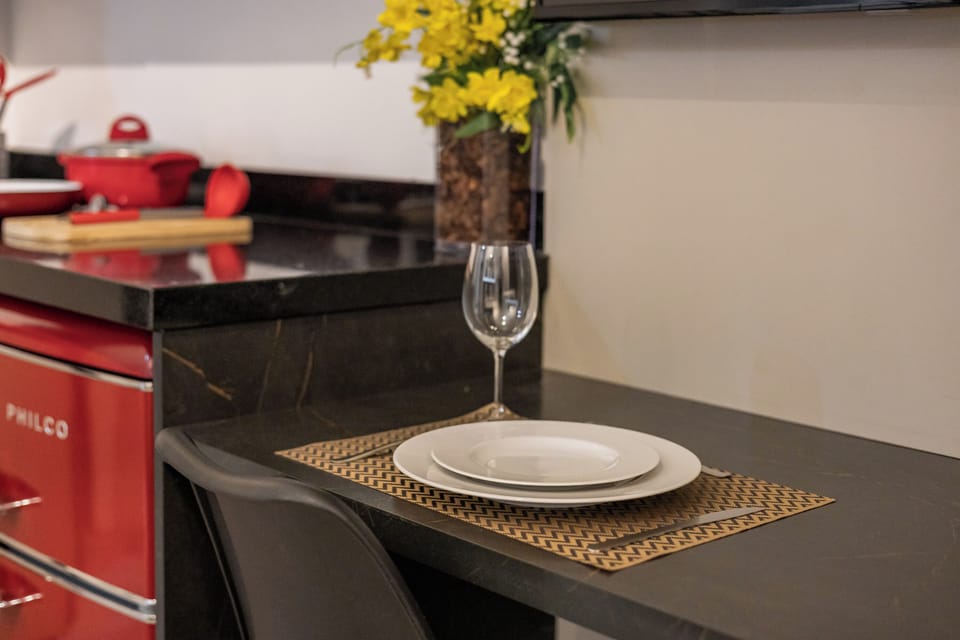 Romantic Apartment, 1 Double Bed, Kitchen, City View | Dining
