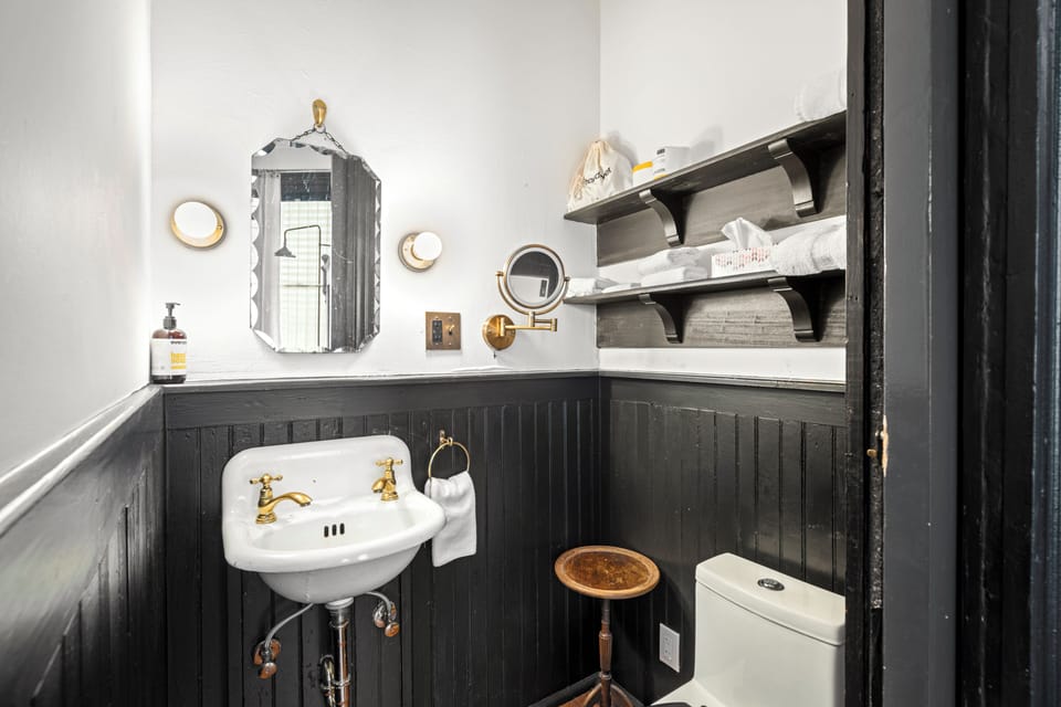 The Clawfoot Tub Suite | Bathroom | Towels, soap, shampoo, toilet paper