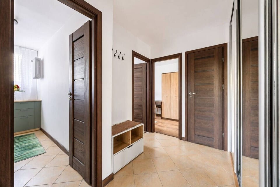 Apartment in Warsaw for 6 Guests | Book Now with RENTUJEMY.COM