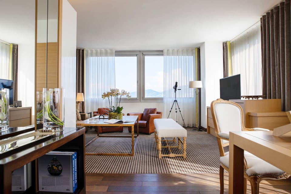 Suite, Lake View (Panoramic) | Living area | 32-inch LCD TV with satellite channels, TV, pay movies