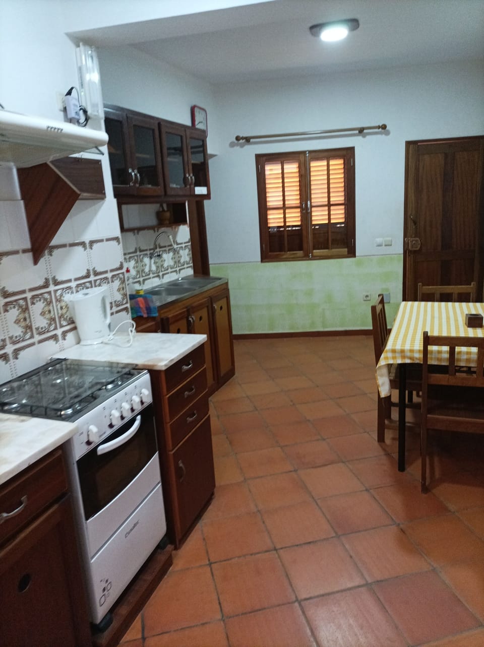 Standard Twin Room | Private kitchen | Coffee/tea maker, fridge, microwave, stovetop