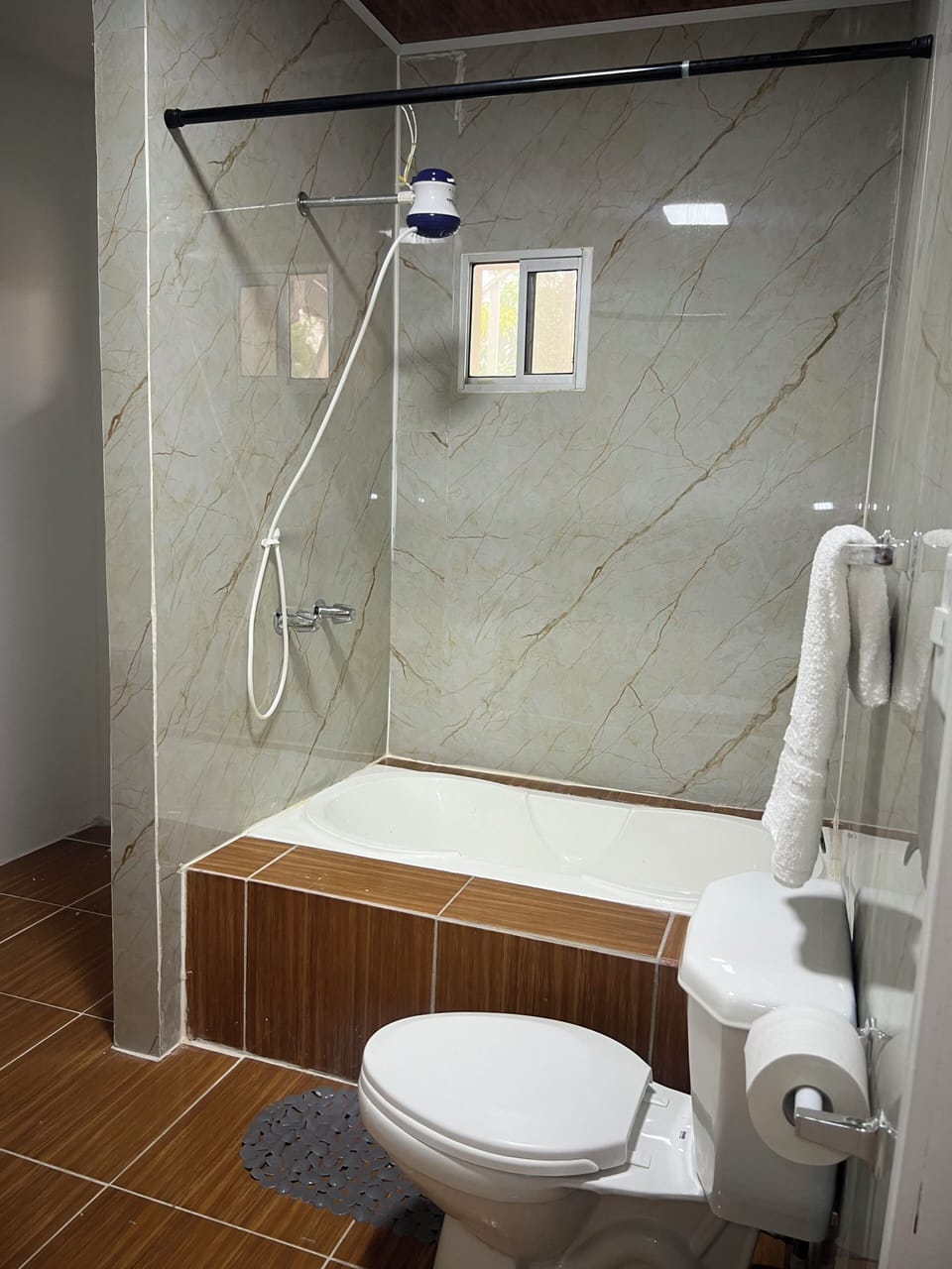Basic Room, Patio | Bathroom | Towels, soap, shampoo, toilet paper