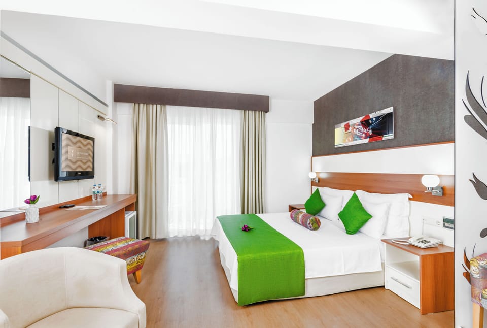 Basic Double Room, Balcony | In-room safe, desk, laptop workspace, iron/ironing board (on request)