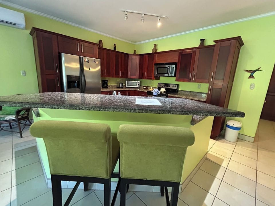 Granite breakfast bar seating