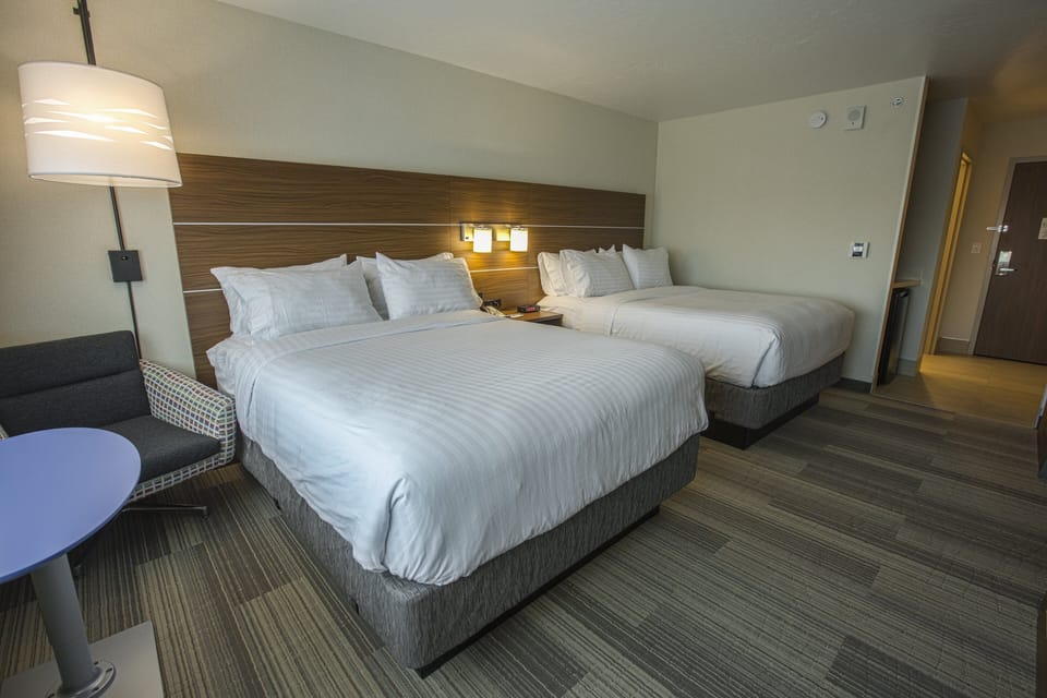 Egyptian cotton sheets, premium bedding, down comforters, in-room safe