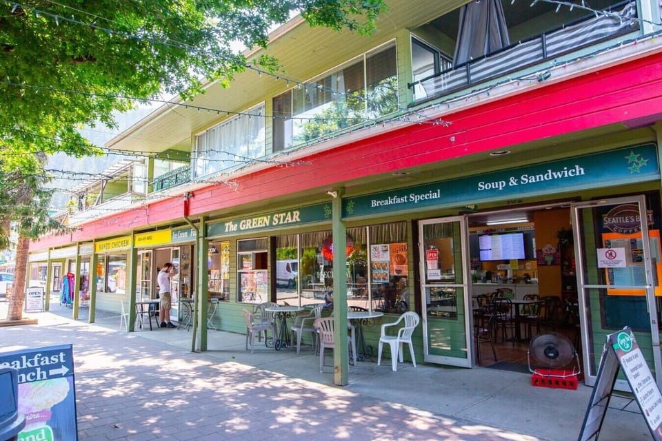 Walk to nearby cafés, restaurants, shops, and local attractions.