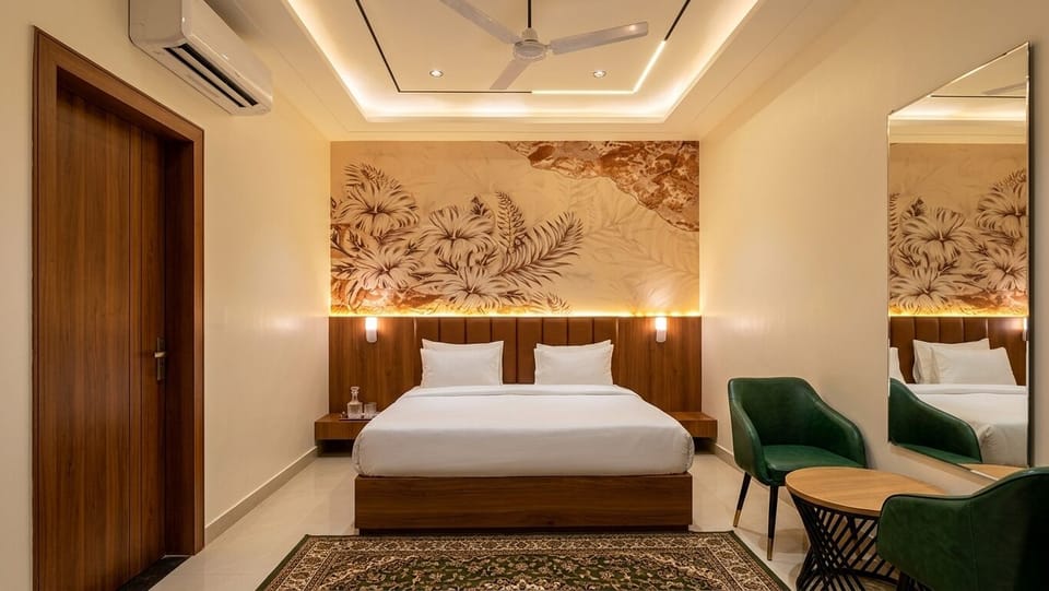 Deluxe Room | Desk, laptop workspace, rollaway beds (surcharge), WiFi (free)