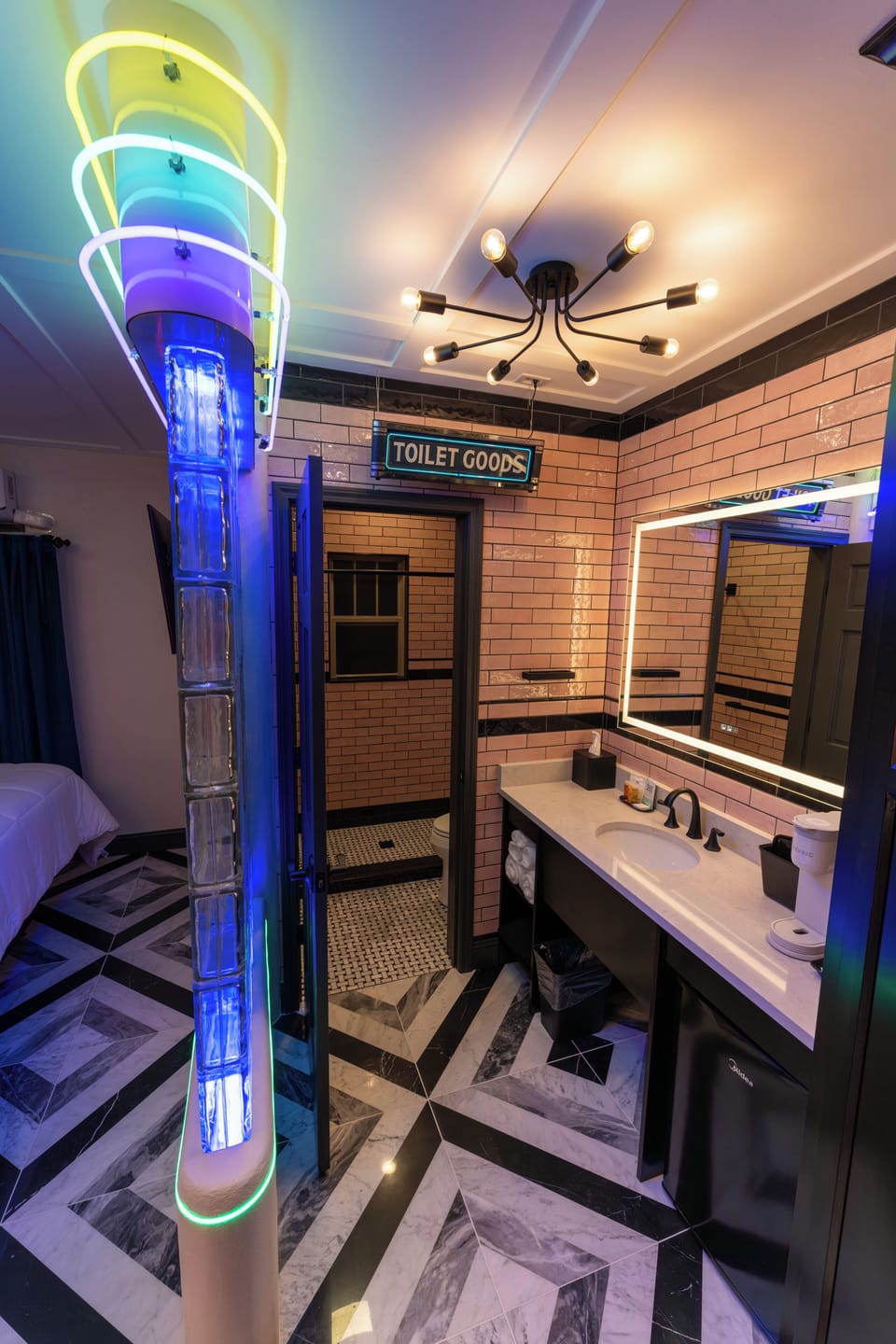 Elite Single Room, 1 King Bed, Courtyard View | Blackout drapes, soundproofing, iron/ironing board, WiFi (free)