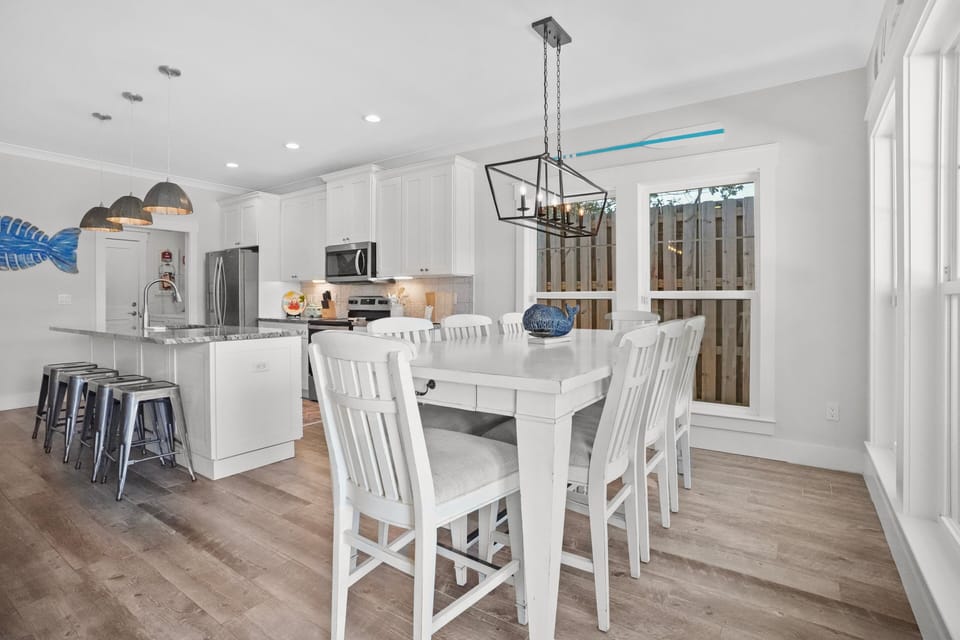 Caribbean Surf | Kitchen and Dining area