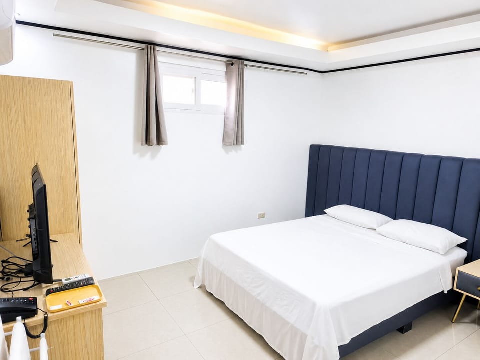Basic Single Room | Premium bedding, iron/ironing board (on request), WiFi (free)