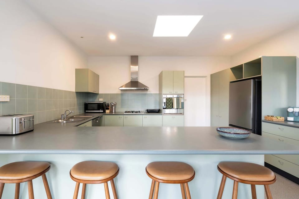 Bright modern kitchen design