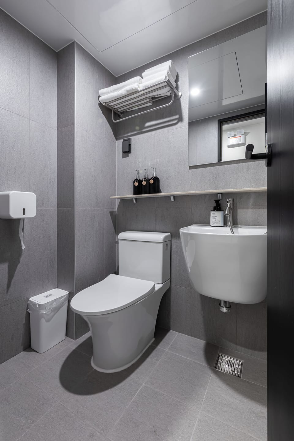 Twin Room, Multiple Beds, Non Smoking, Private Bathroom | Bathroom | Shower, free toiletries, hair dryer, slippers