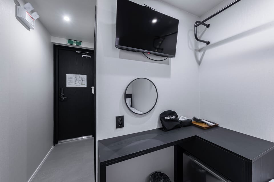 Twin Room, Multiple Beds, Non Smoking, Private Bathroom | City view