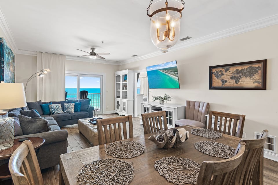 Gulf Front Dining - Seating for 6 at the Dining Table - come and enjoy meals with your whole group!