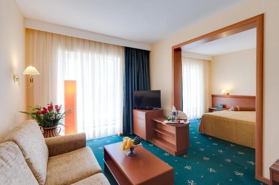 Suite, Balcony