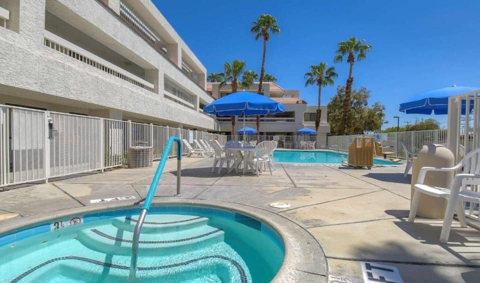 Holiday Home Swimming Pool