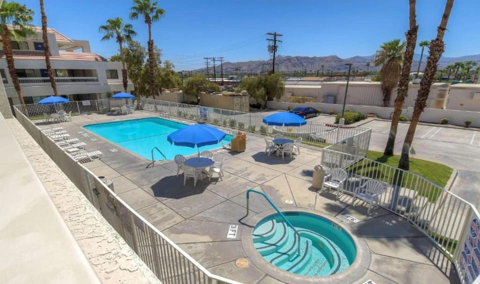 Holiday Home Swimming Pool
