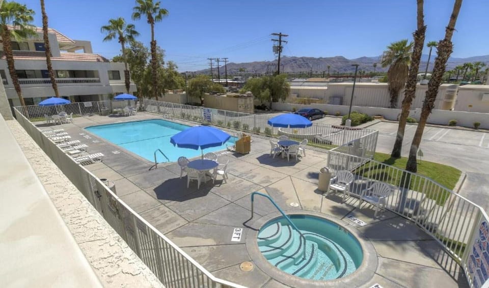 Holiday Home Swimming Pool