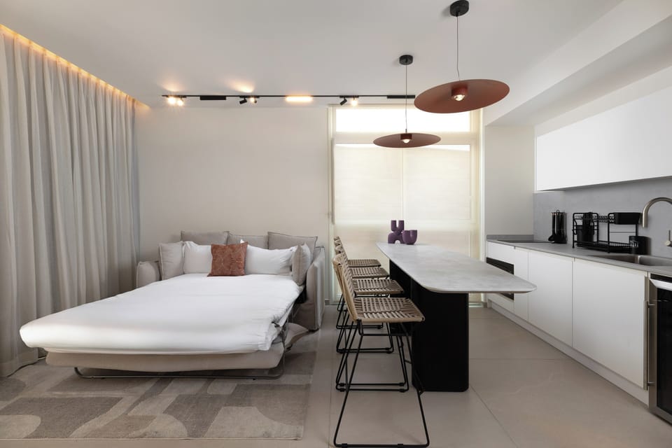 In-room safe, WiFi (free)