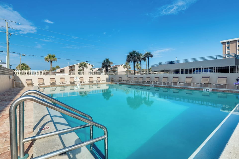 Southpoint Condominiums | Community Amenities