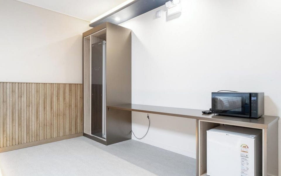 WiFi (free), bed sheets