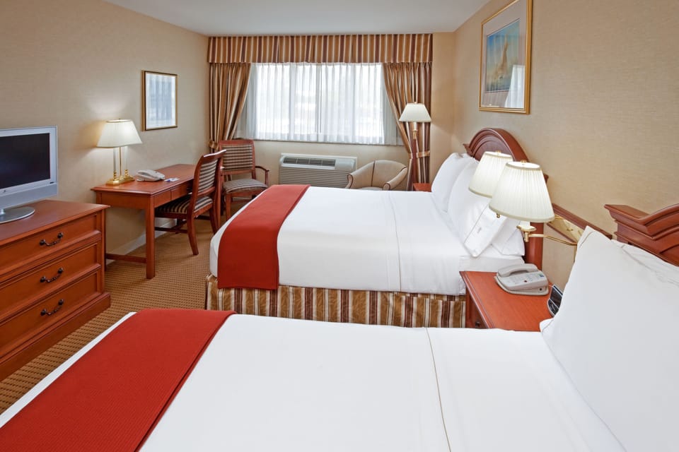 Classic Double Room | Desk, blackout drapes, soundproofing, iron/ironing board