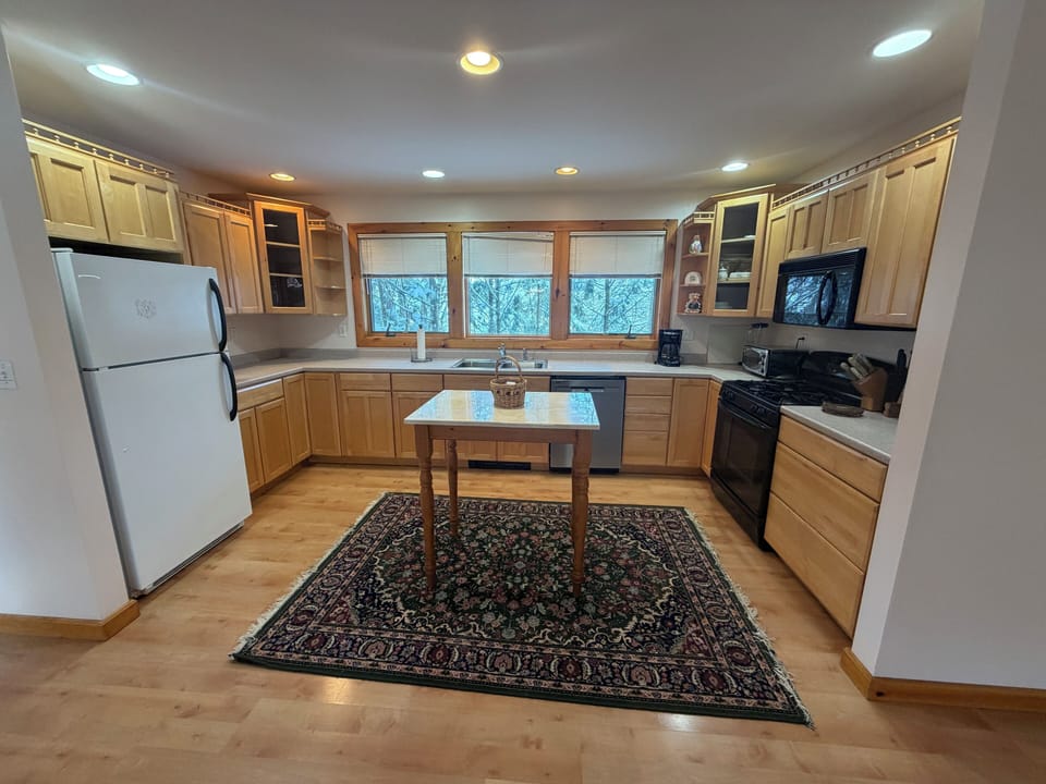 Deluxe Suite, 3 Bedrooms | Travel crib, rollaway beds (free), WiFi (free), individually decorated