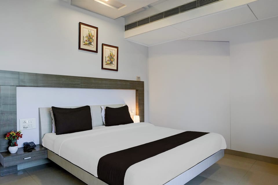 Desk, WiFi (free), bed sheets