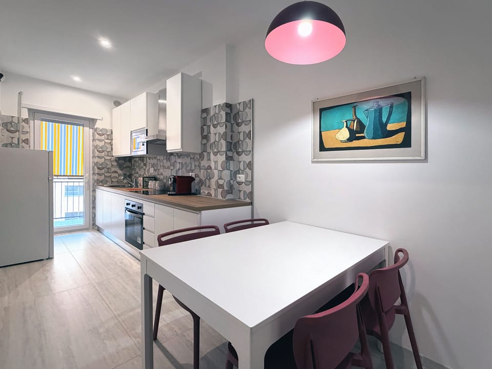 Apartment, 3 Bedrooms, City View | Dining