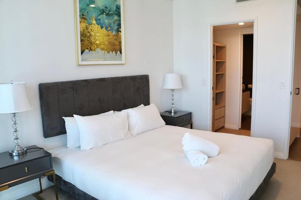 Luxe-valley 2BR 2bath Infinity Pool Apartment in Brisbane