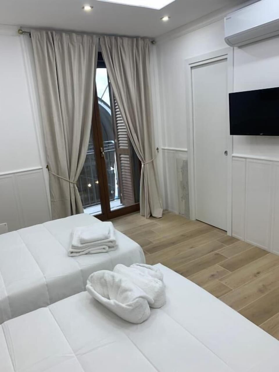 In-room safe, soundproofing, iron/ironing board, WiFi (free)