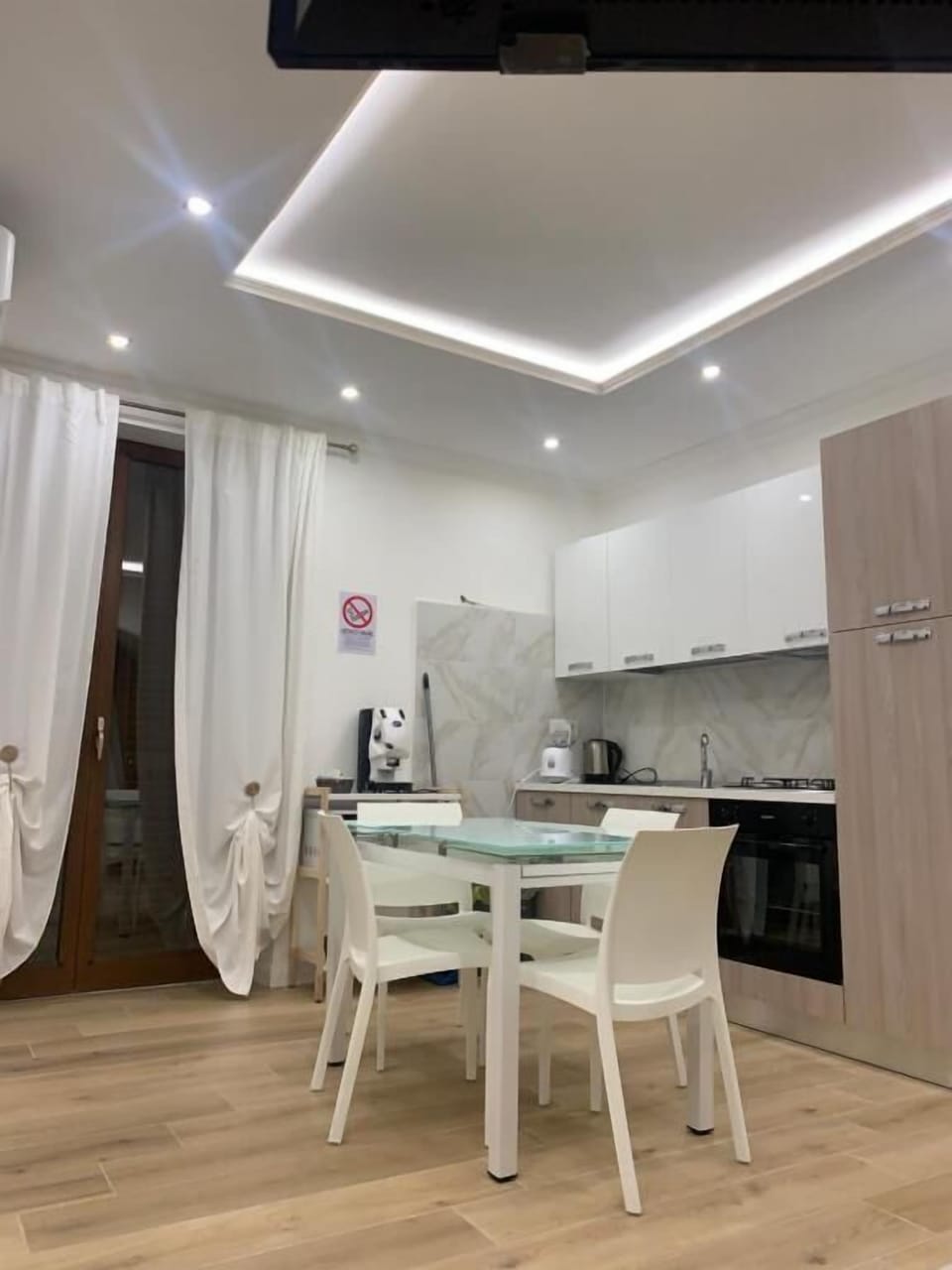 Double Room, Balcony, City View | Private kitchen