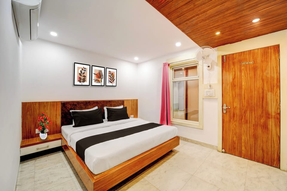 Deluxe Room | Desk, WiFi (free), bed sheets