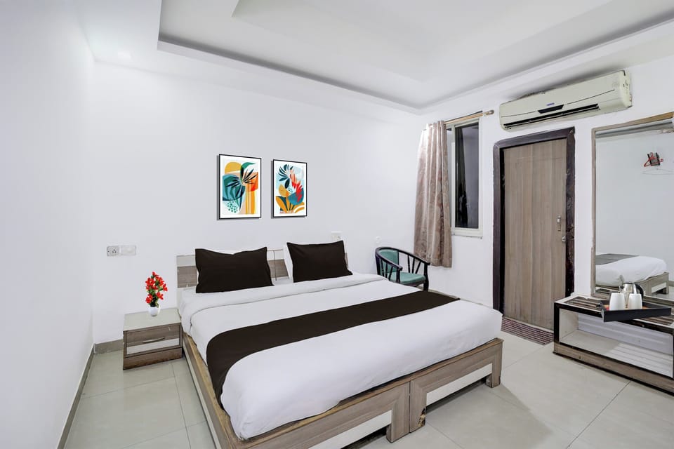 Classic Room | In-room safe, desk, WiFi (free), bed sheets