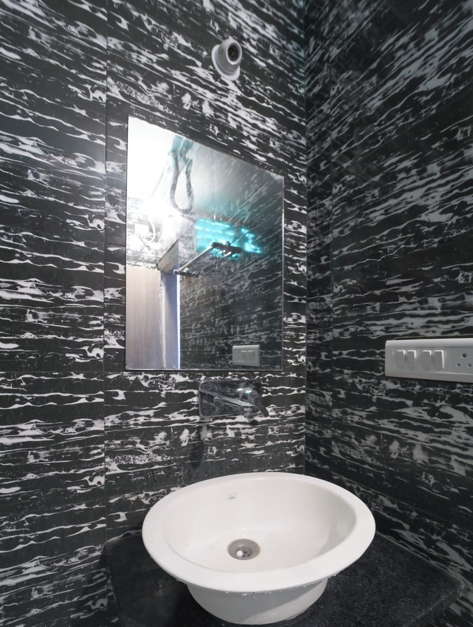 Classic Room | Bathroom | Shower, towels, soap, shampoo