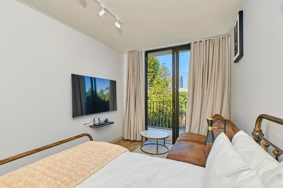 Deluxe Studio Suite, Balcony | In-room safe, WiFi (free)