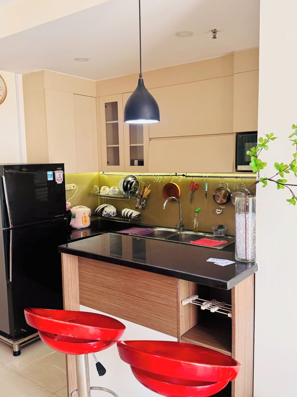 Family Apartment, 2 Bedrooms, Balcony, City View | Private kitchen | Microwave, oven, stovetop, cookware/dishes/utensils