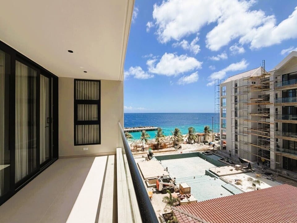 A Majestic condo would not shine in its best light if it did not have a private spacious balcony where you can relax and soak up the sun. Step outside, sit back, catch a breath of fresh air, and enjoy the gorgeous Caribbean sea views.