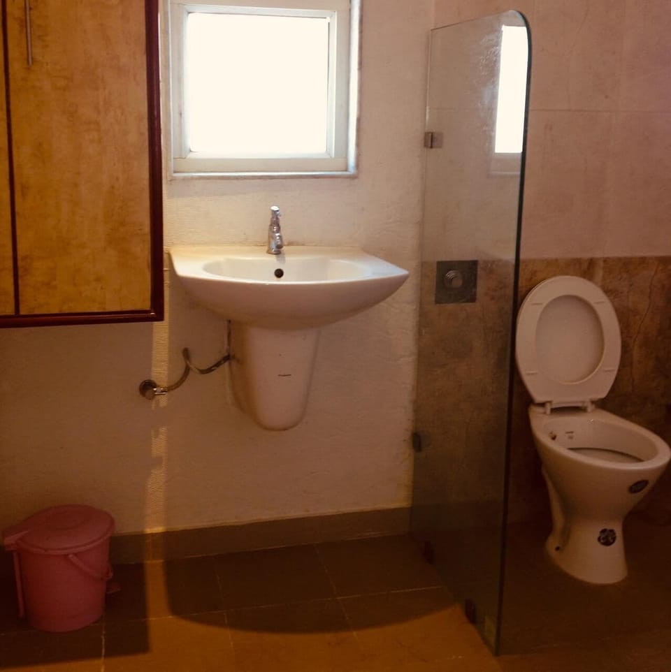 Deluxe Suite, Balcony, Mountain View | Bathroom | Shower, towels, soap, shampoo