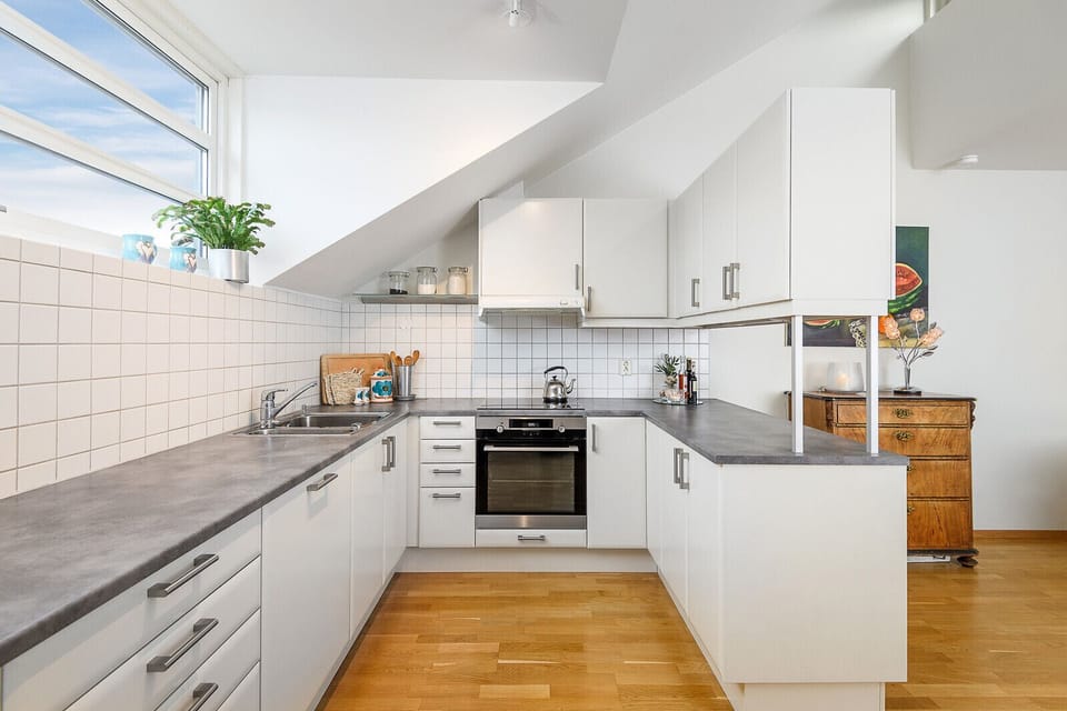 ​​Functional, fully-equipped kitchen with plenty of counter space, ideal for home-cooked meals