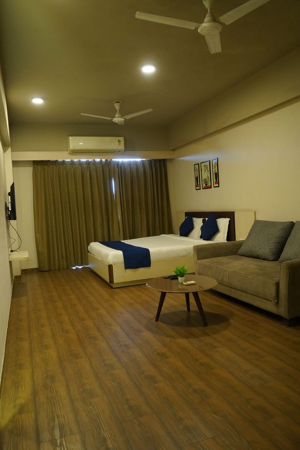 Deluxe Room, Balcony, Pool View | Desk, laptop workspace, iron/ironing board (on request), WiFi (free)