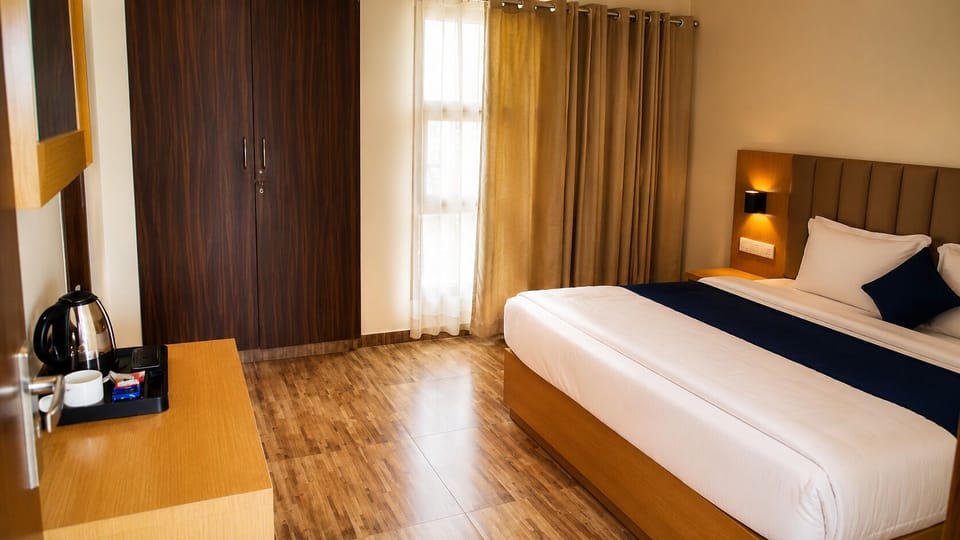 Deluxe Double Room, Balcony, City View | Desk, laptop workspace, WiFi (free)