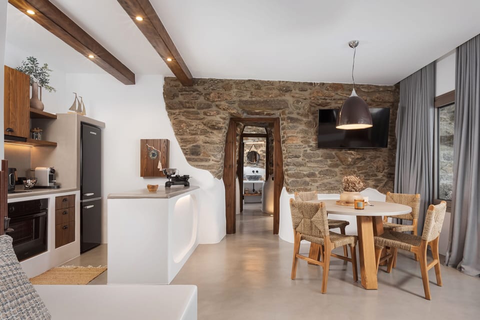 Suite, Private Pool | Dining room