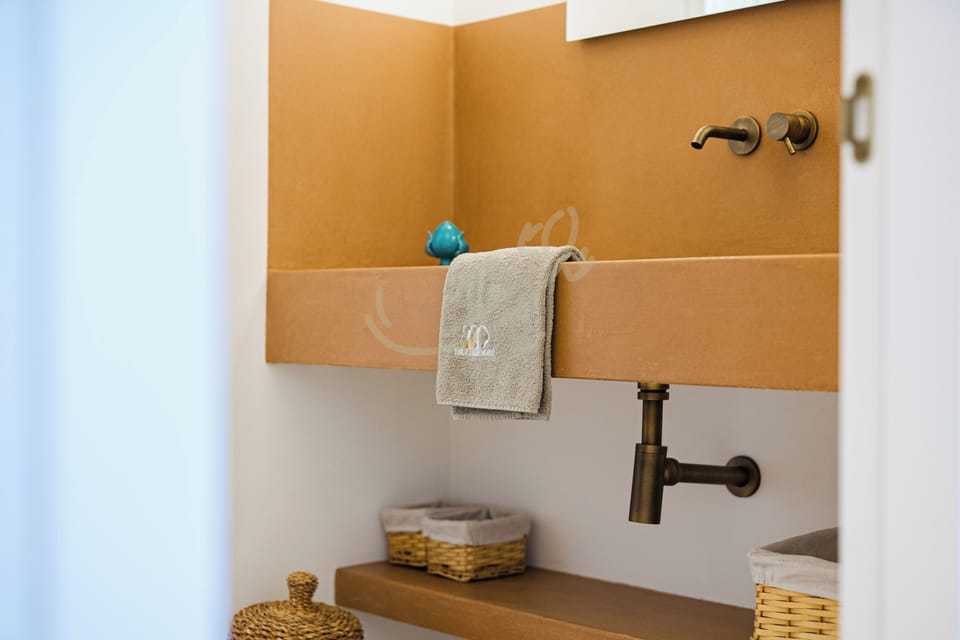Villa (4 Bedrooms) | Bathroom | Shower, bidet, towels