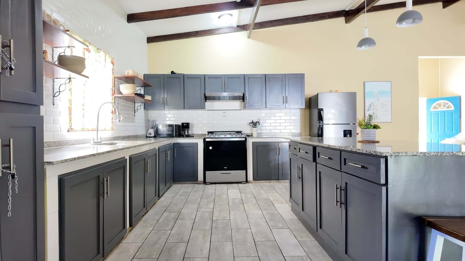 House, 3 Bedrooms | Private kitchen | Coffee/tea maker, fridge, oven